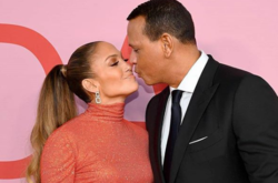  51-летняя певица Дженнифер Лопес решила отменить свадьбу с 45-летним профессиональным бейсболистом Алексом Родригесом 
  