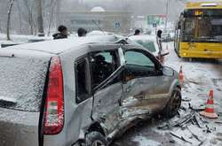 Снігопад в Україні: за добу майже 600 аварій і вісім загиблих
