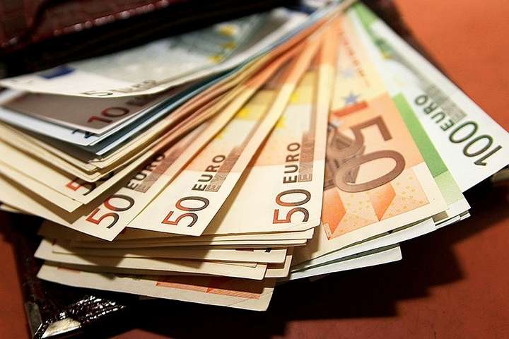 Курс валют на 24 грудня: євро зріс до максимуму за майже три роки