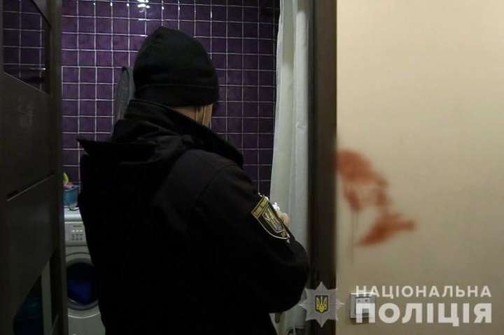 Киянин запросив жителя Сумщини в гості та отримав від нього удар ножем (фото, відео)
