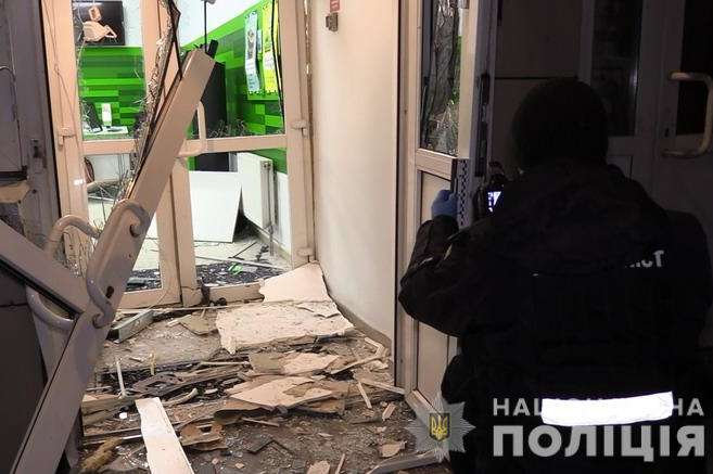 Вибух у банку в Києві: поліція повідомила подробиці злочину (фото, відео)