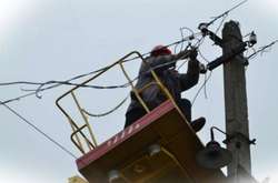 Бригади обленерго працюють над відновленням електропостачання