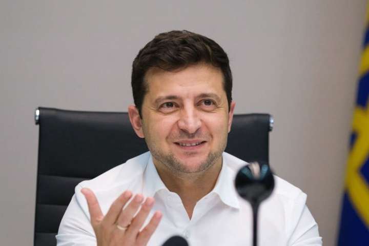 «Святковий настрій зараз у дефіциті»: президент закликав українців відпустити тяжкі емоції