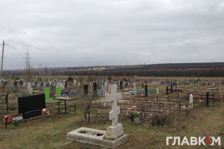 Письма из Луганска. Похорон в окупации: новые традиции (ФОТО)