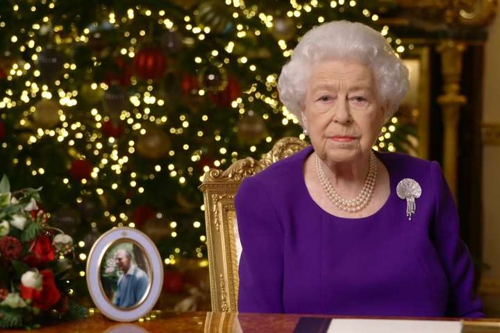«Цього Різдва багатьом потрібні лише обійми»: Єлизавета ІІ звернулася до нації