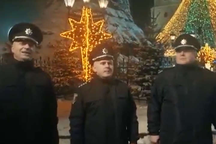 На Софійській площі у Києві поліцейські виконали «Щедрик» (відео)