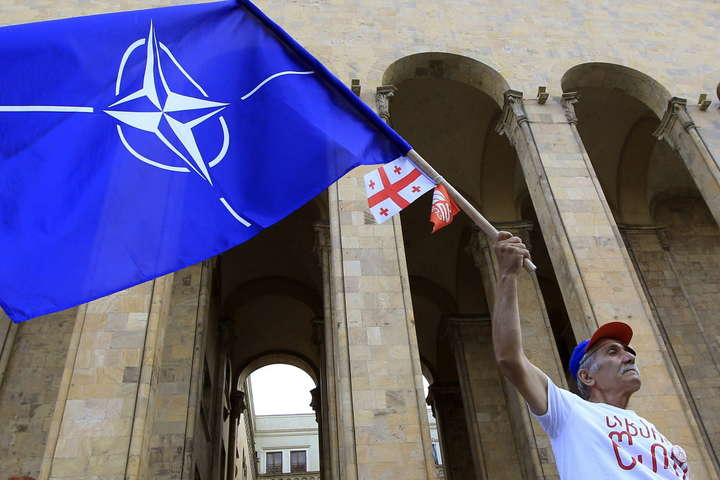 Парламент Грузії схвалив резолюцію про інтеграцію в ЄС і НАТО
