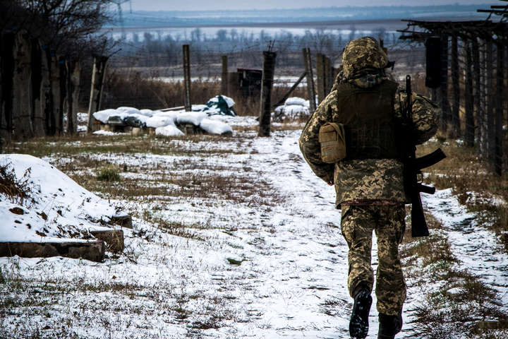 Доба на Донбасі: чотири ворожі обстріли, українські військові відповіли загарбникам