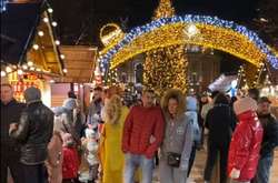 Начхали на карантин: Різдво у Львові святкували без масок та соціальної дистанції