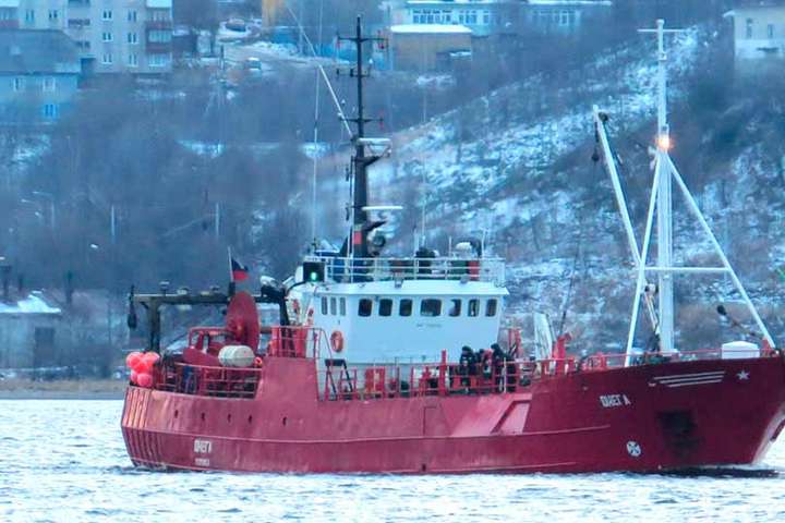 У Росії затонуло судно: 17 рибалок пропали безвісти