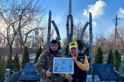 Українські бійці виготовили найбільший тризуб із гільз: фото