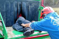 Когда люди забывали о технике безопасности: на эти снимки больно смотреть