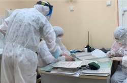 Коронавірус в Україні: за добу хворобу виявили у майже 7 тисяч людей 