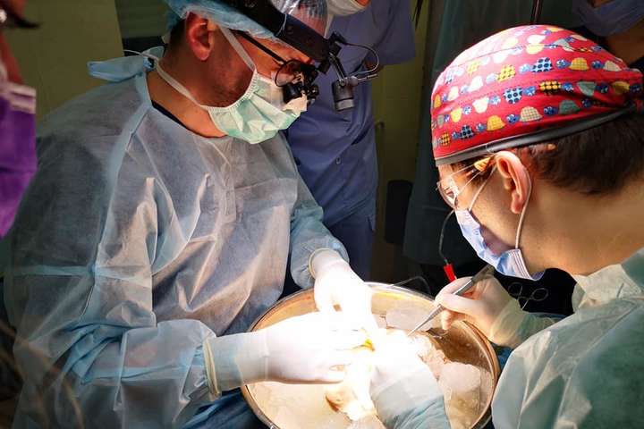На Львівщині лікарі провели низку унікальних операцій (фото)