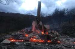 Спасатели два часа ехали на пожар: дом сгорел дотла