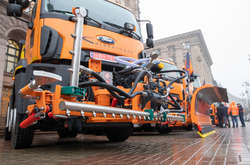 Київ отримав унікальну спецтехніку для прибирання вулиць (фото)