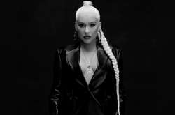 40-летняя Кристина Агилера в секси-бикини пошалила с женихом в бассейне (фото)