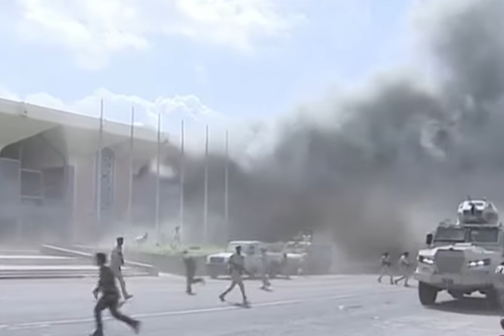 В аеропорту Ємену прогримів вибух під час прибуття туди нового уряду