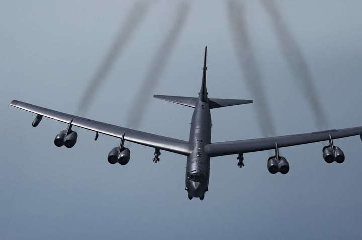 Пентагон перекинув на Близький Схід бомбардувальники B-52