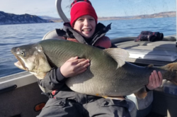 Лучший новогодний подарок: 11-летний ребенок сам поймал 22-килограммовую форель