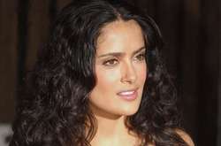  54-летняя актриса Сальма Хайек решила провести рождественские каникулы на курорте 
  