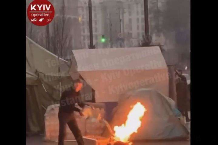 У протестувальників біля КМДА загорівся балон з газом