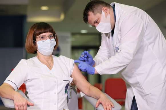Більше третини поляків не готові робити щеплення проти коронавірусу ─ дослідження