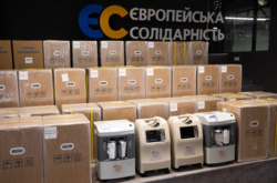 В Україну доставлені 20 кисневих концентраторів із США, які придбали волонтери та Фонд Порошенка