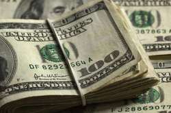  Експерти не радять купувати долари, поки вони дорожчають 
   