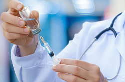   Варшавський медичний університет перевірять на предмет можливих зловживань при вакцинації  