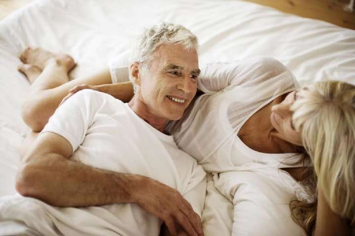 Вчені з'ясували, що довголіття чоловіків залежить від часу сексу