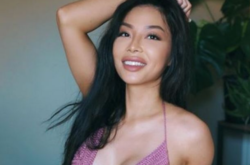 Пышногрудая айтишница снялась в «бабушкином» бикини и взорвала сеть (фото)