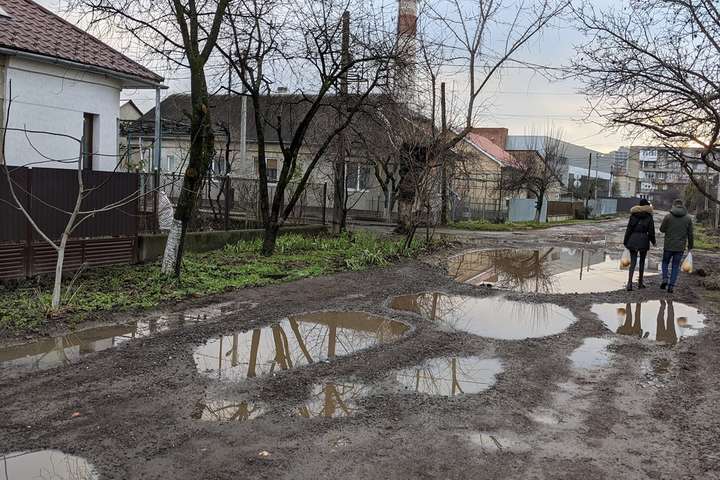 Післяноворічний Ужгород потонув у калюжах (фото)