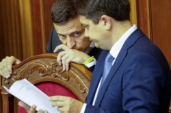 Зеленський очолив рейтинг довіри серед політиків. На другому місці «майже президент» – соцопитування