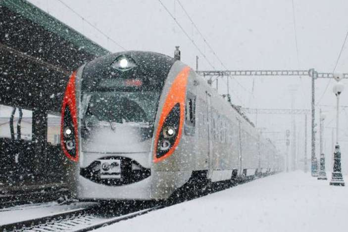 Укрзализныця запускает 19 поездов в Карпаты