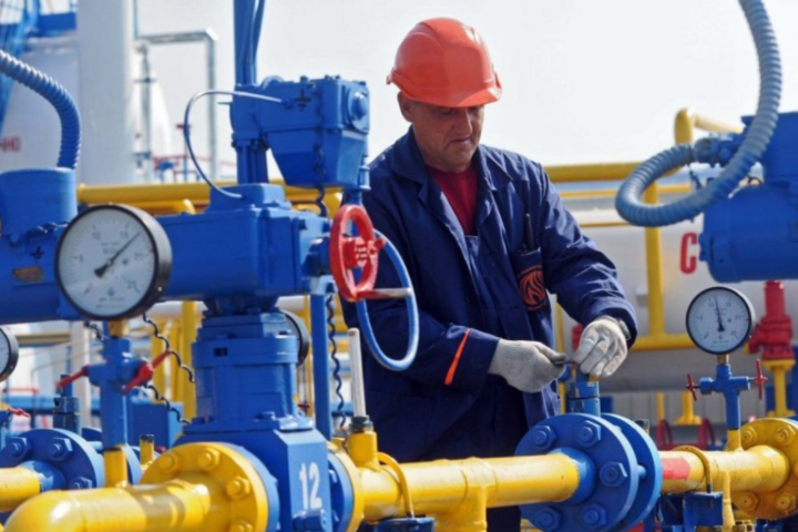 «Газпром» на початку року скоротив транзит газу через Україну майже на третину