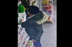 У запорізькому супермаркеті чоловік вкрав шампунь і під час втечі відкрив стрілянину (відео)