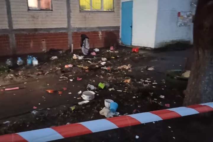 У Києві мати викинула дитину з вікна восьмого поверху