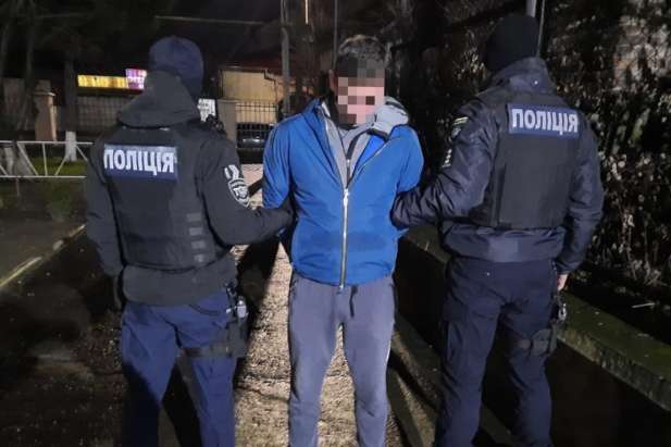 Поліція опублікувала відео зухвалого пограбування в Ужгороді