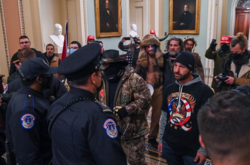 Загинув офіцер поліції, який був поранений під час штурму Капітолію – ЗМІ