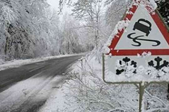 Рятувальники попередили про ожеледицю й налипання мокрого снігу