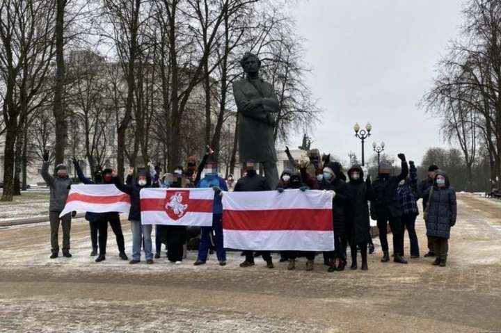 У містах Білорусі відбуваються «дворові» акції протестів