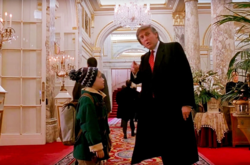 Трамп показує Кевіну дорогу до лобі в отелі