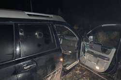 Нападавшие остановили машину Nissan X-Trail и разбили в ней окна