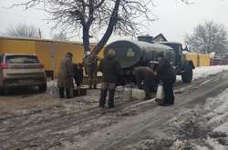  Воду в місто на Донеччині підвозять цистернами 