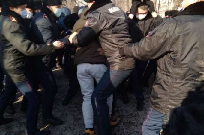 Протести у Казахстані: силовики затримали майже сотню активістів
