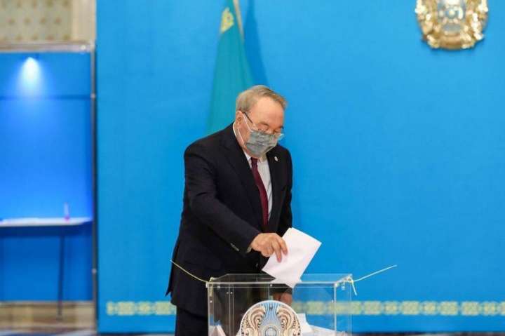 Парламентські вибори у Казахстані: партії Назарбаєва пророкують 70% голосів