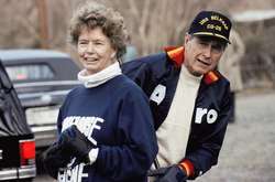   Ненсі Елліс Буш з 41-м президентом США Джорджом Бушом-старшим    