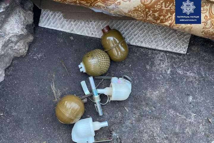 На Київщині чоловік виявив гранати у дворі багатоповерхівки (фото)