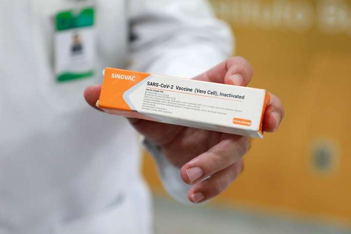 Covid-вакцина Sinovac показала ефективність 78% ─ Bloomberg